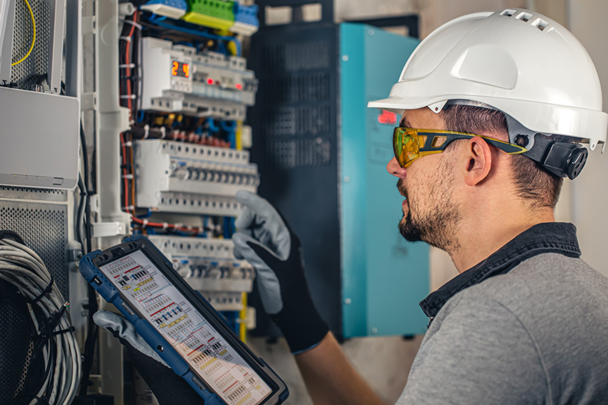 Industrie und Gewerbe bei Haus- und Elektrotechnik Uhlig GmbH in Schwarzenberg