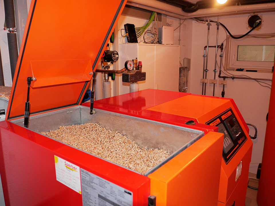 Palletheizung2 bei Haus- und Elektrotechnik Uhlig GmbH in Schwarzenberg
